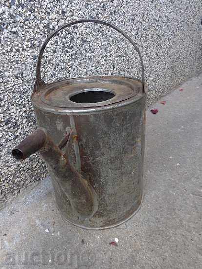 Old oil, oil and water kettle