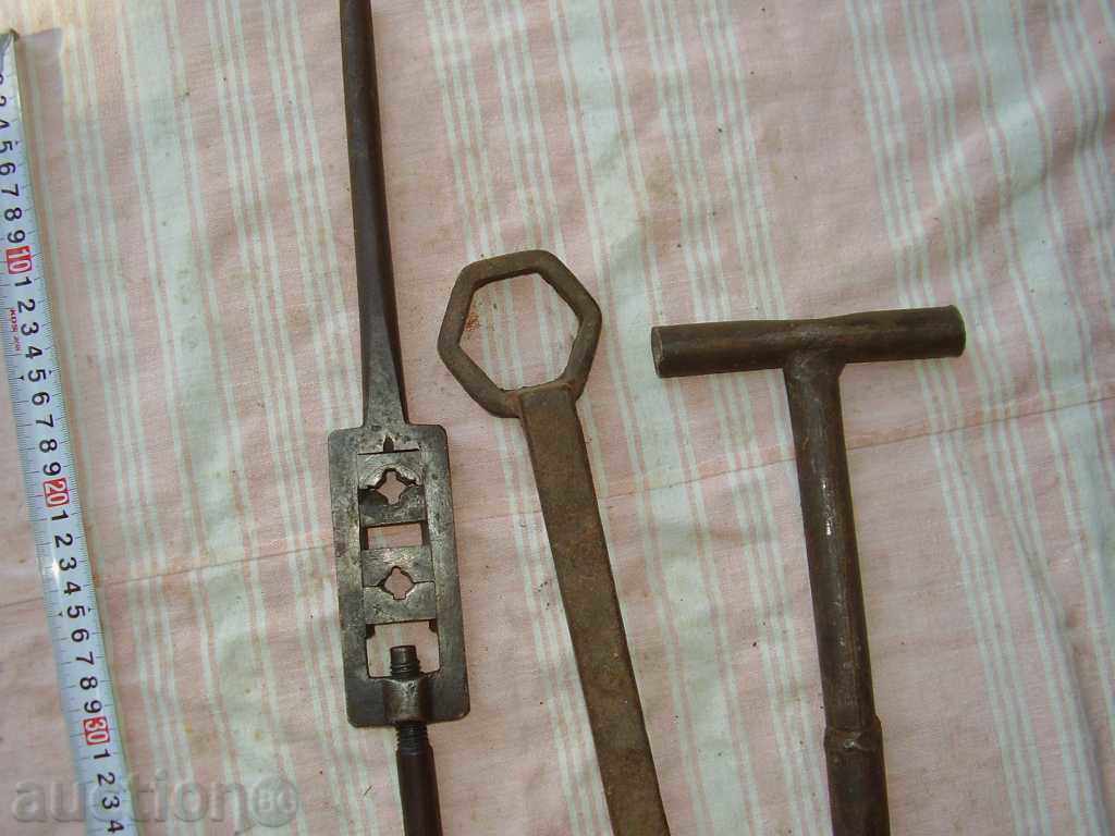 An Antique "Thimble for Non-Standard Threads" with price 75.00 BGN | € 38.35 An Antique "Thimble for Non-Standard Threads" with price 75.00 BGN | € 38.35