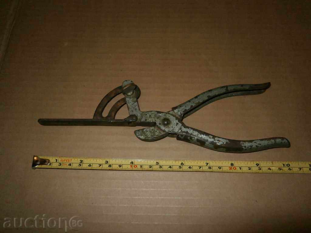 OLD TOWERS FOR CHRISTMAS TRIONS AND BIKES with price 10.00 BGN | € 5.11 OLD TOWERS FOR CHRISTMAS TRIONS AND BIKES with price 10.00 BGN | € 5.11