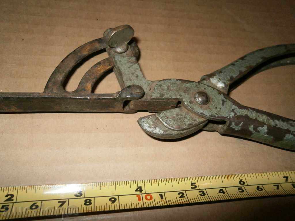 Auction OLD TOWERS FOR CHRISTMAS TRIONS AND BIKES Auction OLD TOWERS FOR CHRISTMAS TRIONS AND BIKES