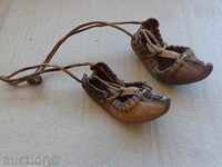 O pereche de sandale pentru copii pentru copii neutilizate de ORIGINAL zestre