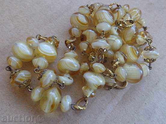 Delivery of An old necklace, a jewel, a jewel, a necklace Delivery of An old necklace, a jewel, a jewel, a necklace