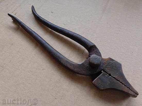 Old master pliers, scraper, tool with price 32.00 BGN | € 16.36 Old master pliers, scraper, tool with price 32.00 BGN | € 16.36