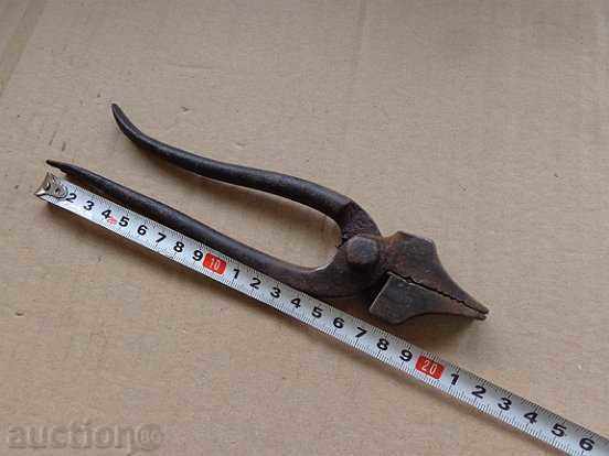 Auction  Old master pliers, pincers, tool