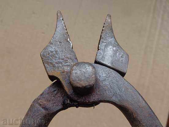 Delivery of Old master pliers, pincers, tool