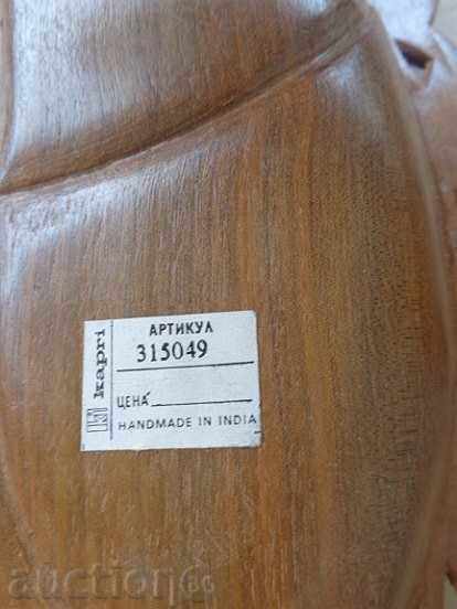 Delivery of Pods for nuts, bonbonniere, wooden with a gift Delivery of Pods for nuts, bonbonniere, wooden with a gift