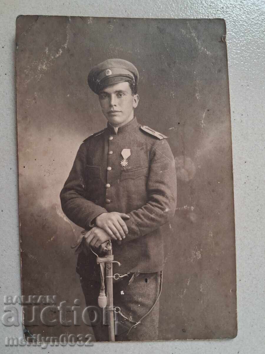 Vechiul soldat imagine carte poștală cu o sabie