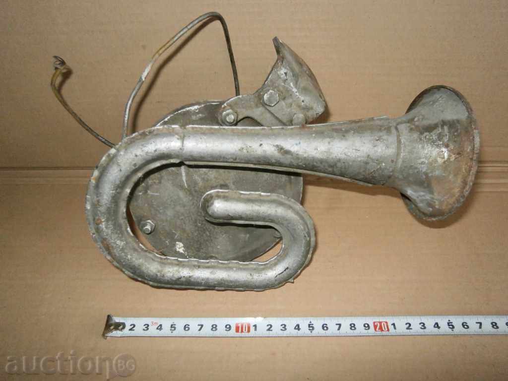 horn thunderbolt from a retro car - 5