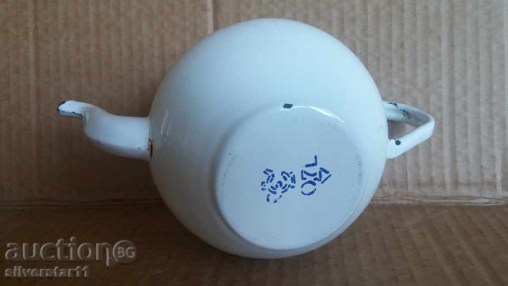 Auction a small enamel teapot Auction a small enamel teapot