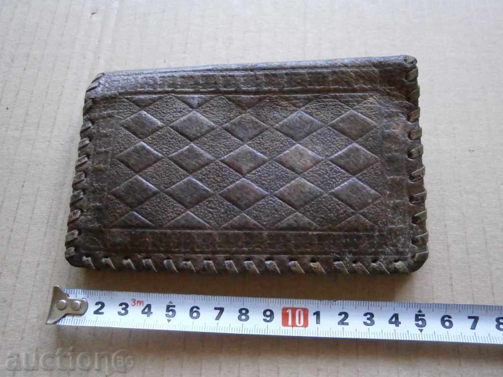 portofel din piele vechi cu preț 21.00 BGN | € 10.74 portofel din piele vechi cu preț 21.00 BGN | € 10.74