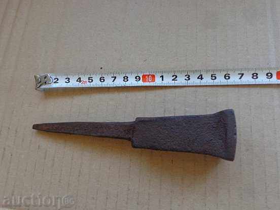 Delivery of An old anvil for hair sticking, wrought iron Delivery of An old anvil for hair sticking, wrought iron