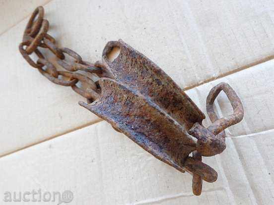 Pair of beads, pranks, chains, wrought iron - 7 Pair of beads, pranks, chains, wrought iron - 7