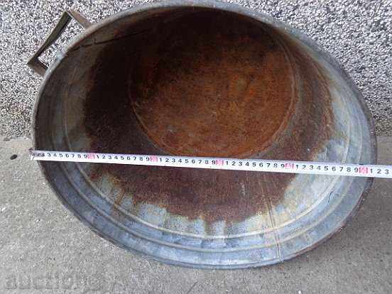 Auction An old galvanized basin, a trough, a household pot Auction An old galvanized basin, a trough, a household pot