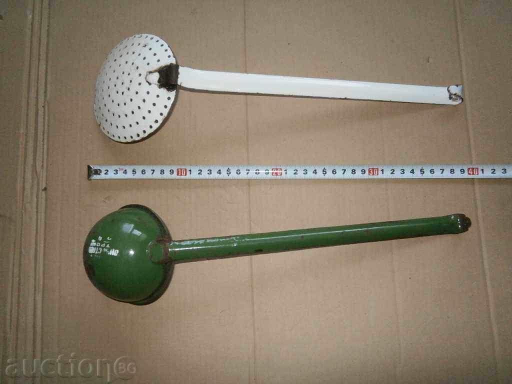Auction An old enameled ladle and grated spoon Auction An old enameled ladle and grated spoon