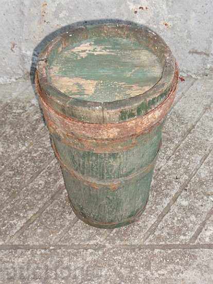 Delivery of Old piston for oil, cure, keg, wood, wooden, landing