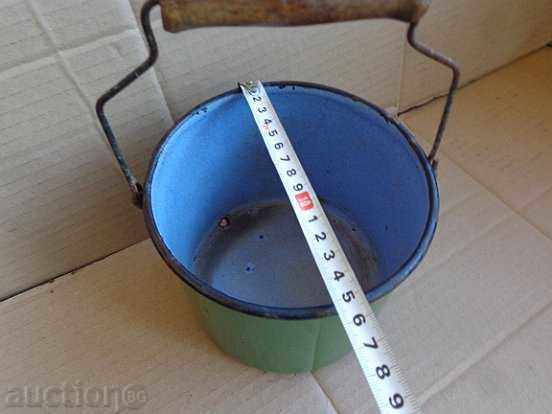 Auction Sock pot with handle, enameled bowl, enamel, utensils Auction Sock pot with handle, enameled bowl, enamel, utensils