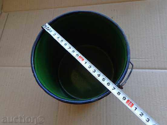 Auction Sock pot with handle, enameled bowl, enamel, utensils Auction Sock pot with handle, enameled bowl, enamel, utensils