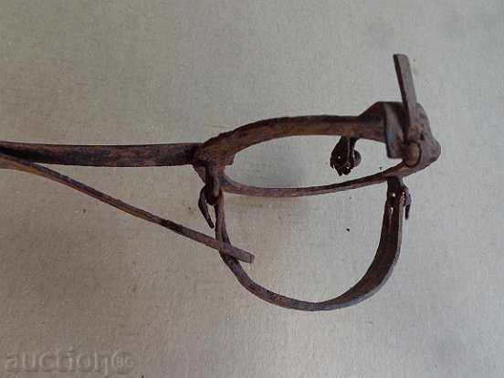 An old mink trap for Mickey Mouse, wrought iron, rare - 5