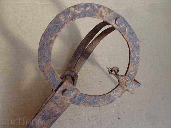 An old mink trap for Mickey Mouse, wrought iron, rare - 6