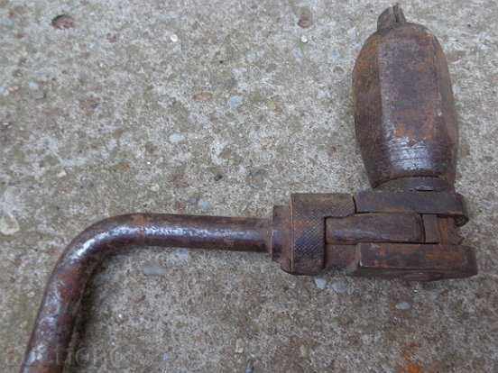 Delivery of Old carpentry, drill, tool, wrought iron Delivery of Old carpentry, drill, tool, wrought iron