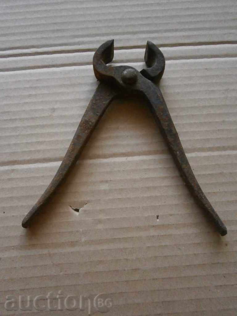 Auction old pliers Auction old pliers