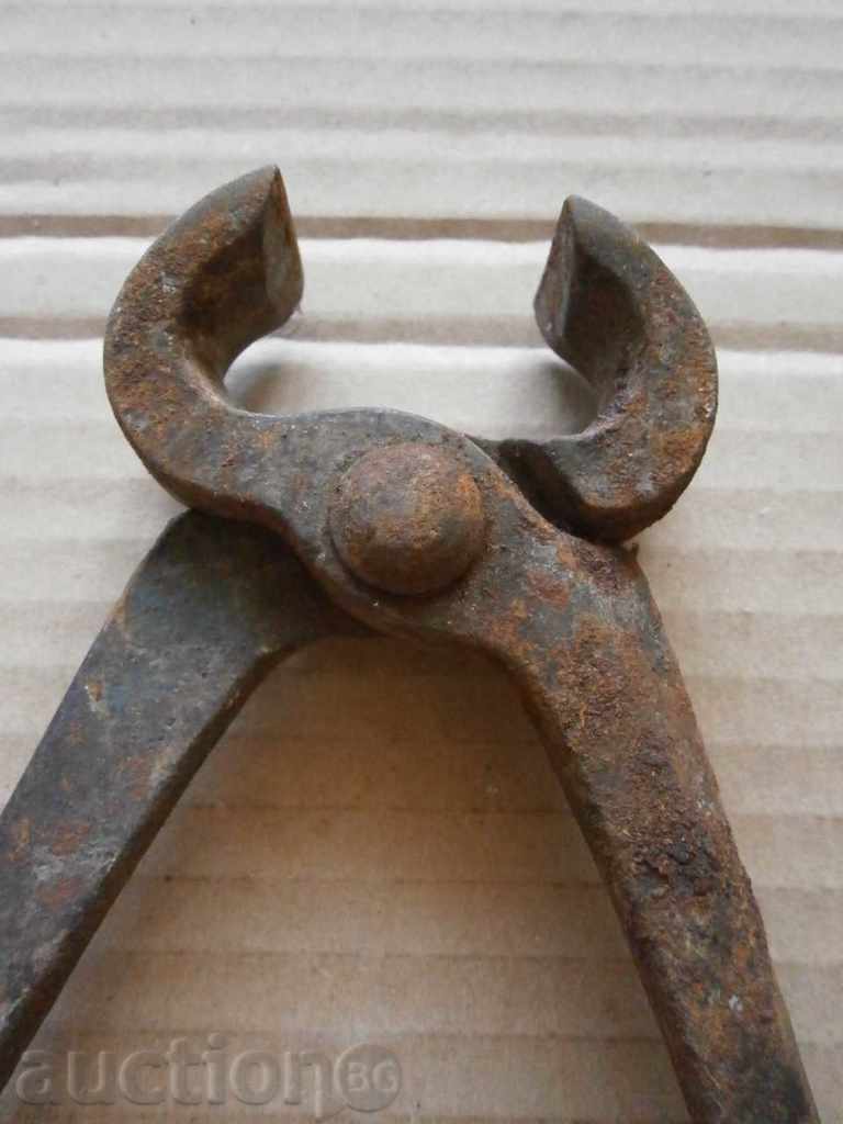 old pliers - 6 old pliers - 6