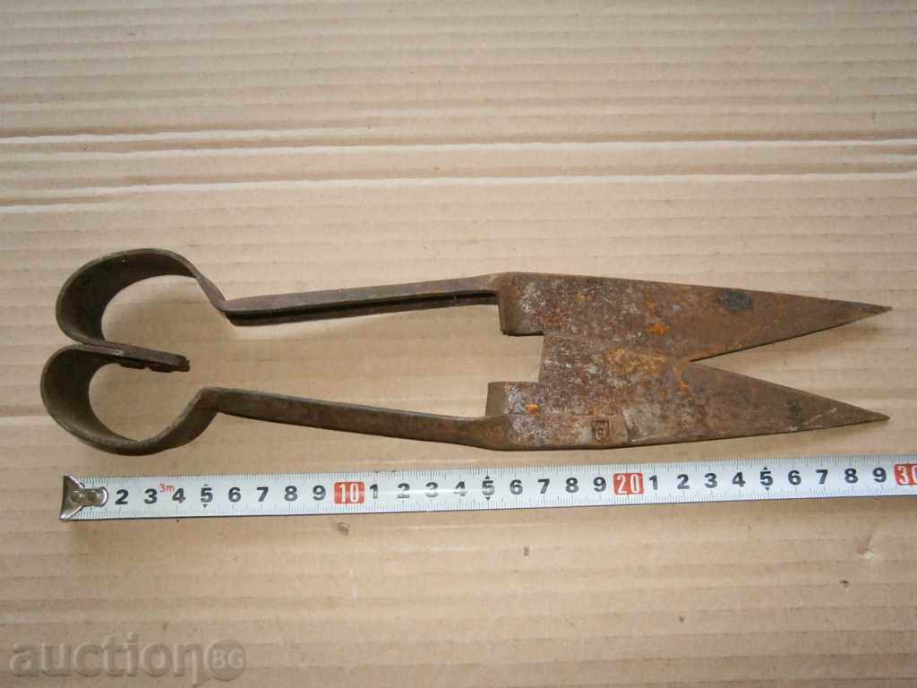 old scissors with price 10.00 BGN | € 5.11