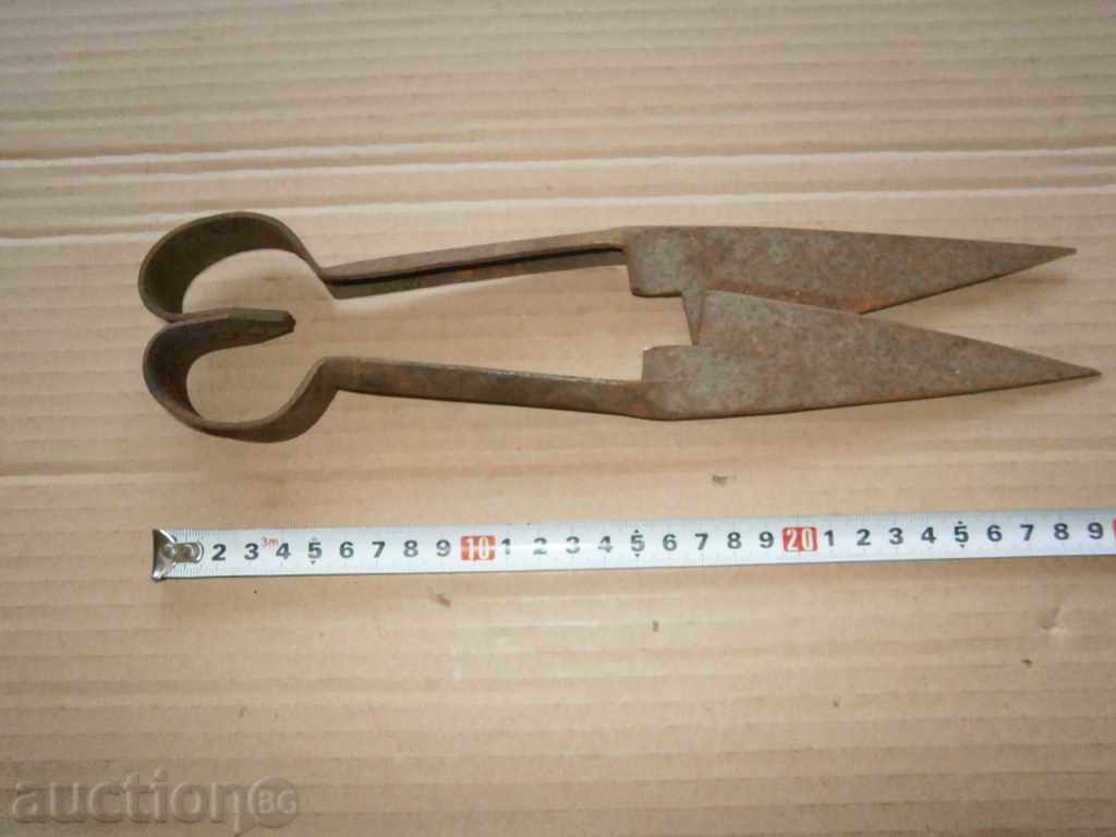 Delivery of old scissors