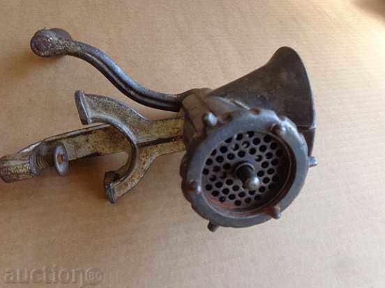 Παλιά μηχανή για να αλέσει την μηχανή κοπής κιμά με τιμή 47.00 BGN | € 24.03 Παλιά μηχανή για να αλέσει την μηχανή κοπής κιμά με τιμή 47.00 BGN | € 24.03