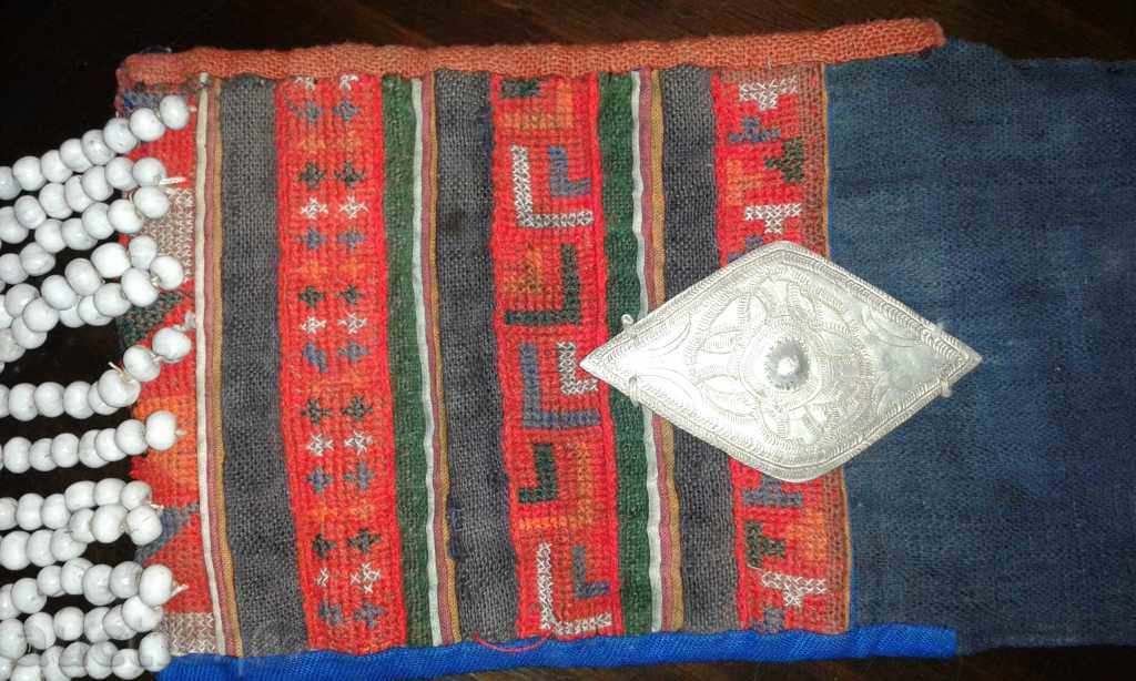 Δημοπρασία εθνογραφία-old ασημένια κεντήματα Δημοπρασία εθνογραφία-old ασημένια κεντήματα