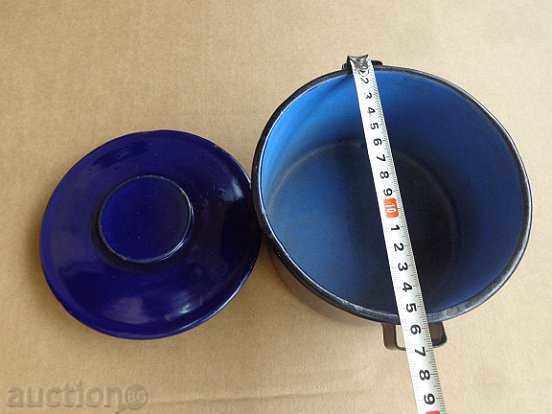 Delivery of Enamelled pot saucepan with enamel canteen utensils from early social Delivery of Enamelled pot saucepan with enamel canteen utensils from early social