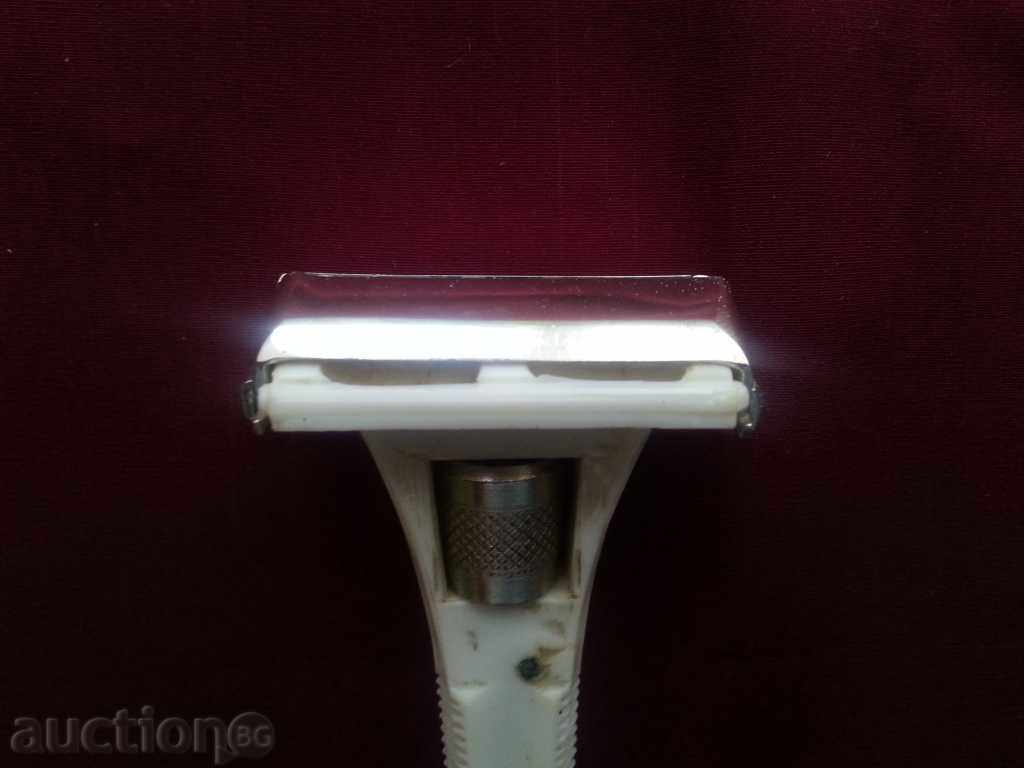Rare Old Collector's Shavers with price 10.00 BGN | € 5.11 Rare Old Collector's Shavers with price 10.00 BGN | € 5.11
