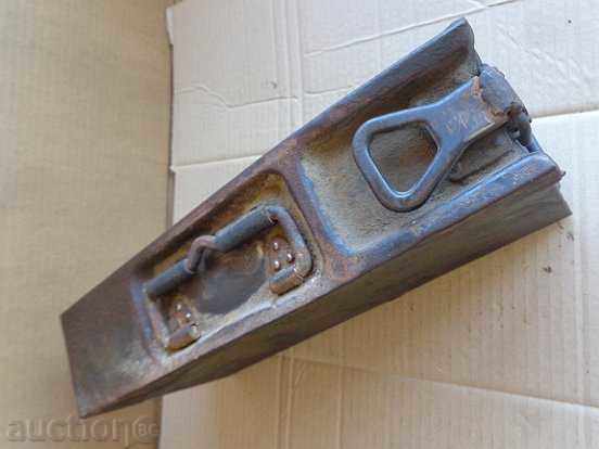 Delivery of Cartridge box for MG-34 42 Wehrmacht WWII Delivery of Cartridge box for MG-34 42 Wehrmacht WWII