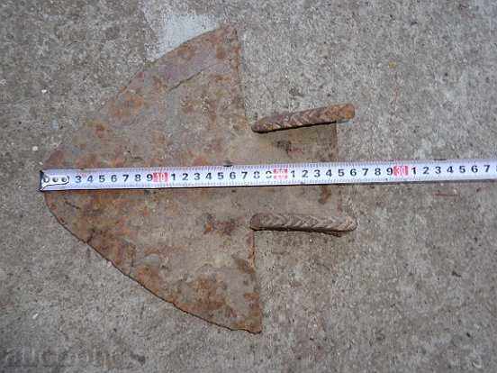 Auction Forged top of a plowing cast iron for a primitive iron Auction Forged top of a plowing cast iron for a primitive iron