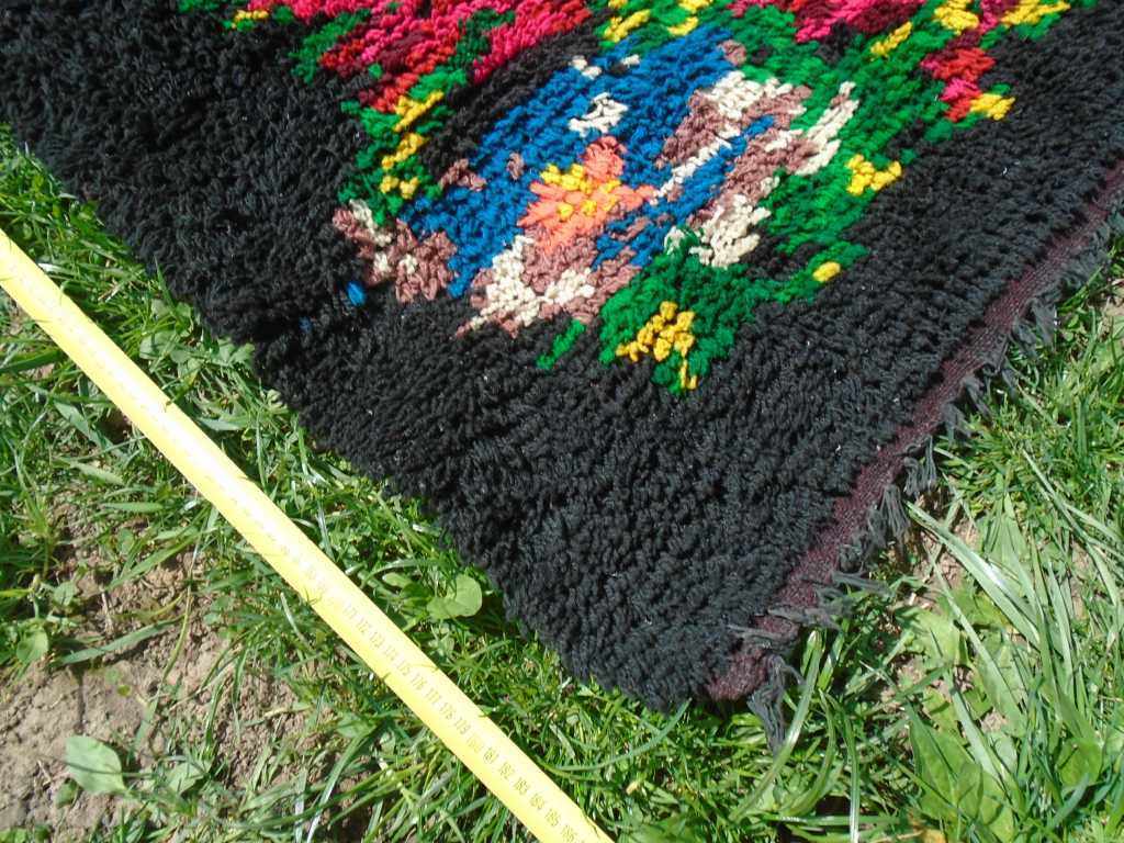 Covoare vechi, brodate, brodate cu preț 99.00 BGN | € 50.62 Covoare vechi, brodate, brodate cu preț 99.00 BGN | € 50.62