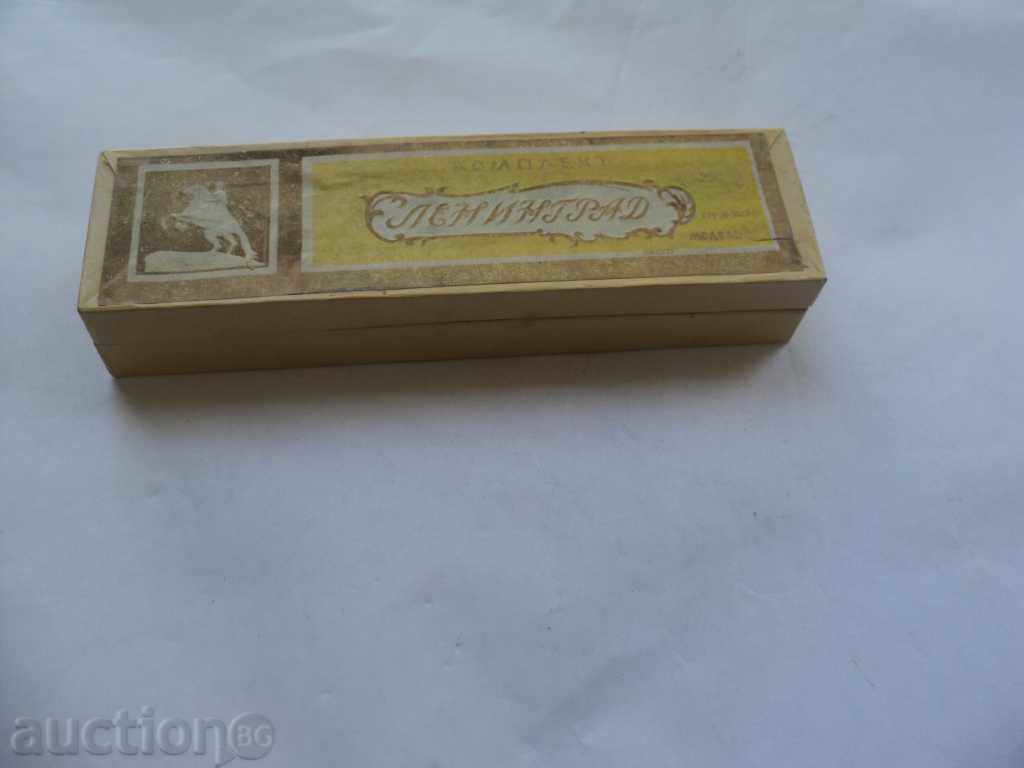 Δημοπρασία BOX και μολύβι. Δημοπρασία BOX και μολύβι.