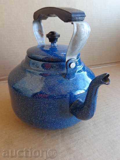 Auction Old enamelized kettle, coffee maker, kettle Auction Old enamelized kettle, coffee maker, kettle