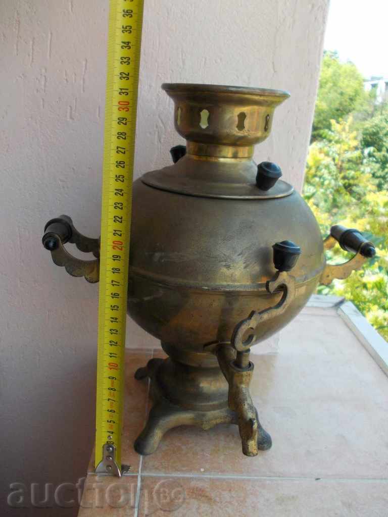 Samovar vechi de alamă