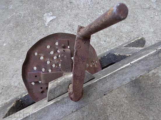 Old rotating beet grater, wooden, primitive with price 64.00 BGN | € 32.72 Old rotating beet grater, wooden, primitive with price 64.00 BGN | € 32.72