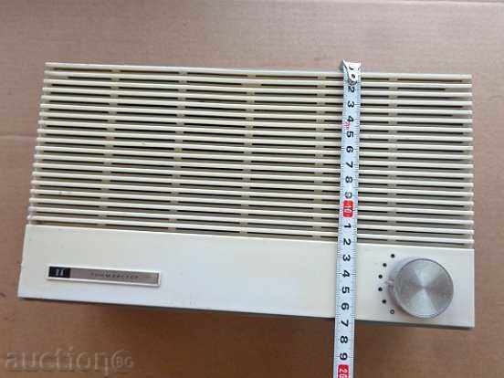 An old radio, a speakerphone, a speakerphone, a radio - 5 An old radio, a speakerphone, a speakerphone, a radio - 5