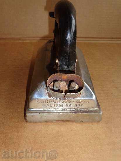 Delivery of Old electric iron with a handle of bakelite, an early salt, Delivery of Old electric iron with a handle of bakelite, an early salt,