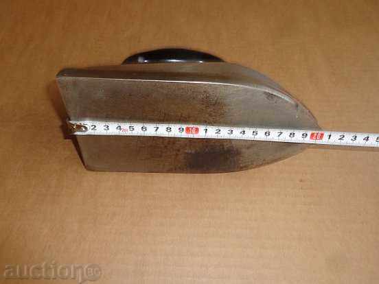 Old electric iron with a handle of bakelite, an early salt, - 5 Old electric iron with a handle of bakelite, an early salt, - 5