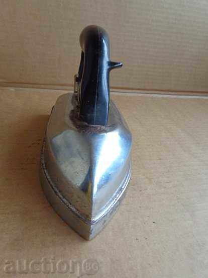 Old electric iron with a handle of bakelite, an early salt, - 7 Old electric iron with a handle of bakelite, an early salt, - 7