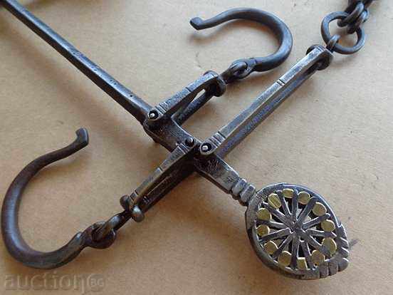 Delivery of Ottoman scales with top, scale, weights, wrought iron Delivery of Ottoman scales with top, scale, weights, wrought iron