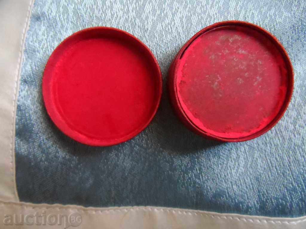 Auction  old box - Rouge Carmine