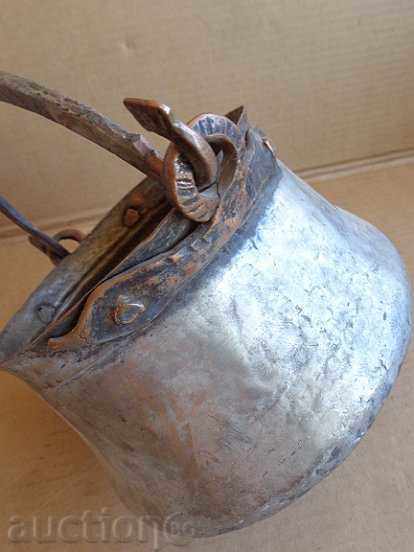 An old bacon, a baker, a pot, a boiler, a copper pot - 5 An old bacon, a baker, a pot, a boiler, a copper pot - 5