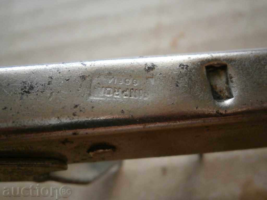 Delivery of a retro opener Delivery of a retro opener