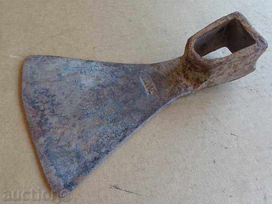 Delivery of Old pick, agricultural instrument, chapel, wrought iron