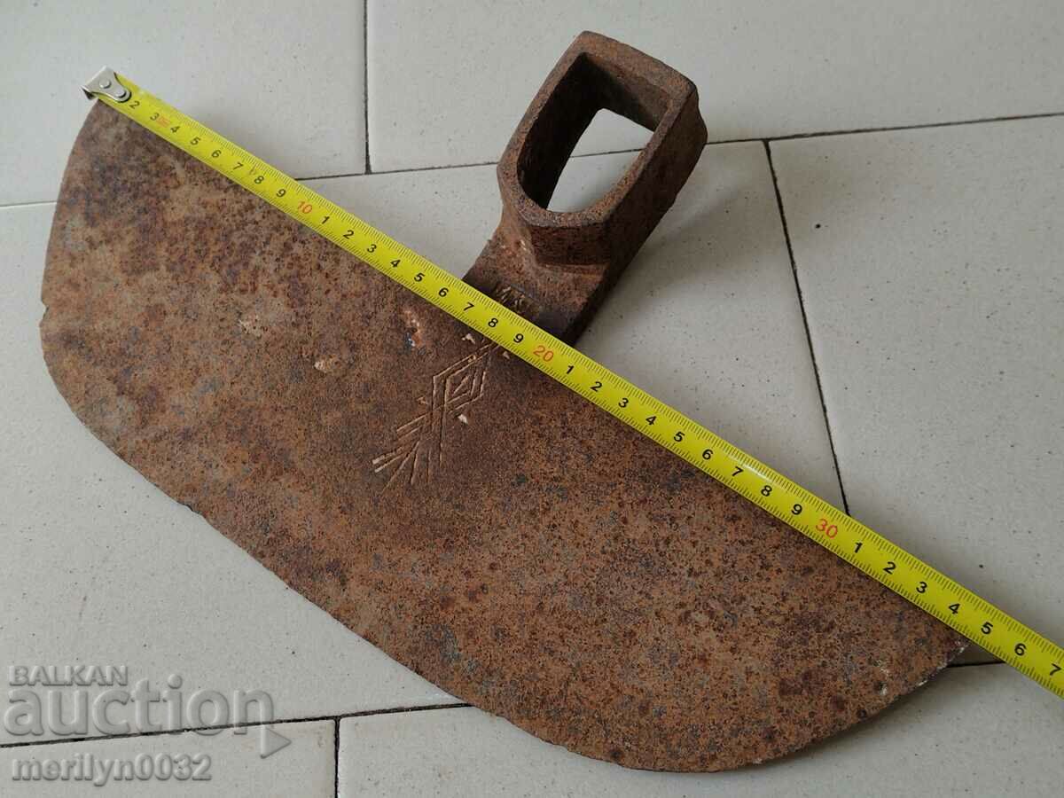 Delivery of Old pick, agricultural instrument, chapel, wrought iron Delivery of Old pick, agricultural instrument, chapel, wrought iron