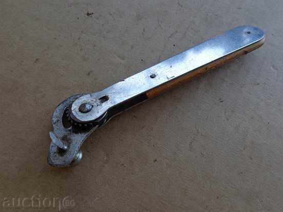 An old opener from the soccer period with price 15.00 BGN | € 7.67 An old opener from the soccer period with price 15.00 BGN | € 7.67